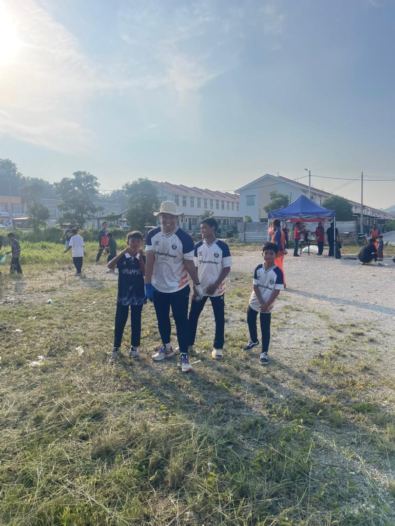 Ahli kariah berkumpul di tapak surau