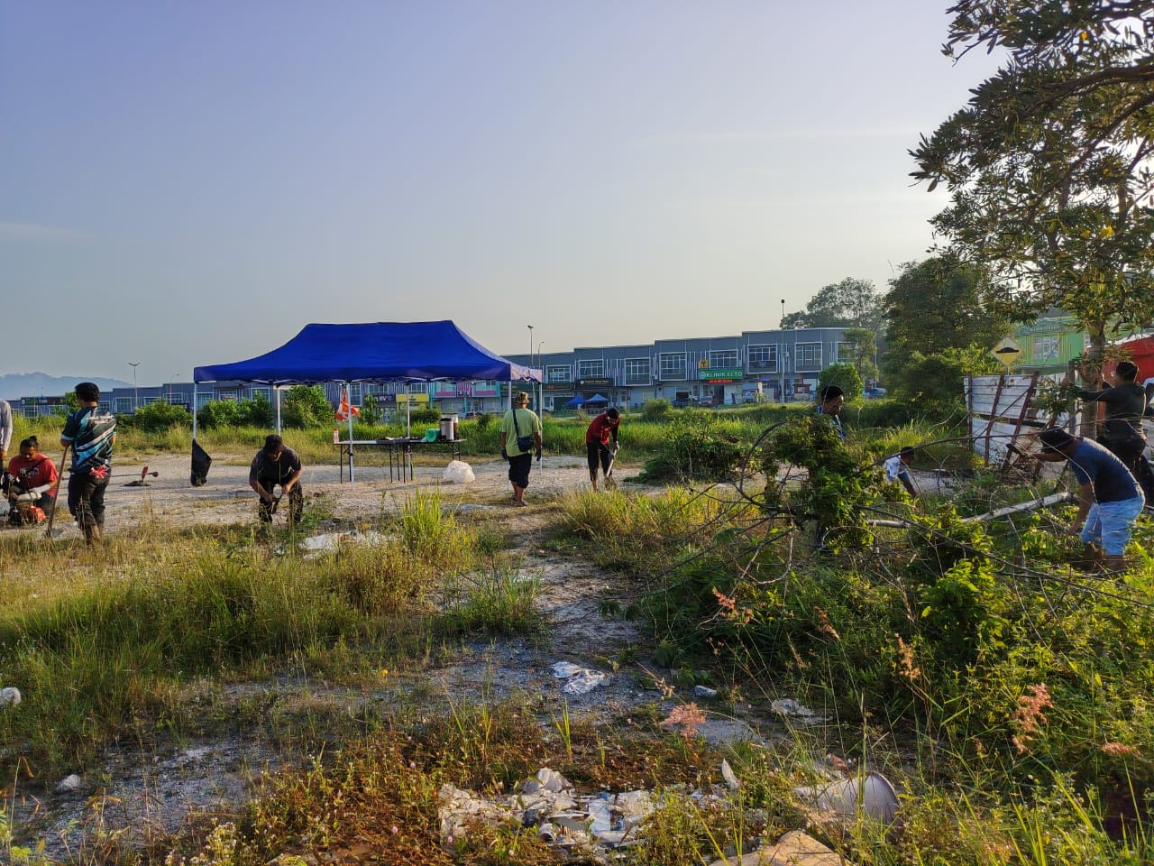 Khemah dan kawasan kerja gotong royong